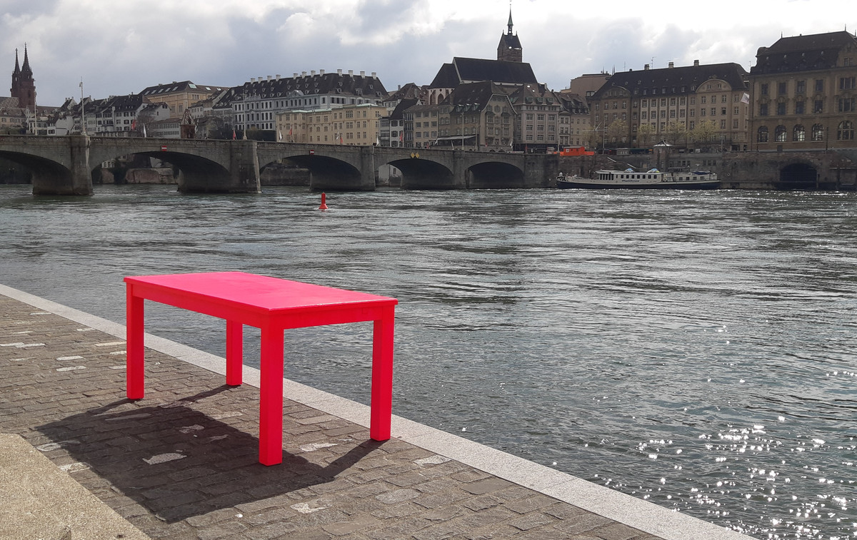Pinker Tisch Basel