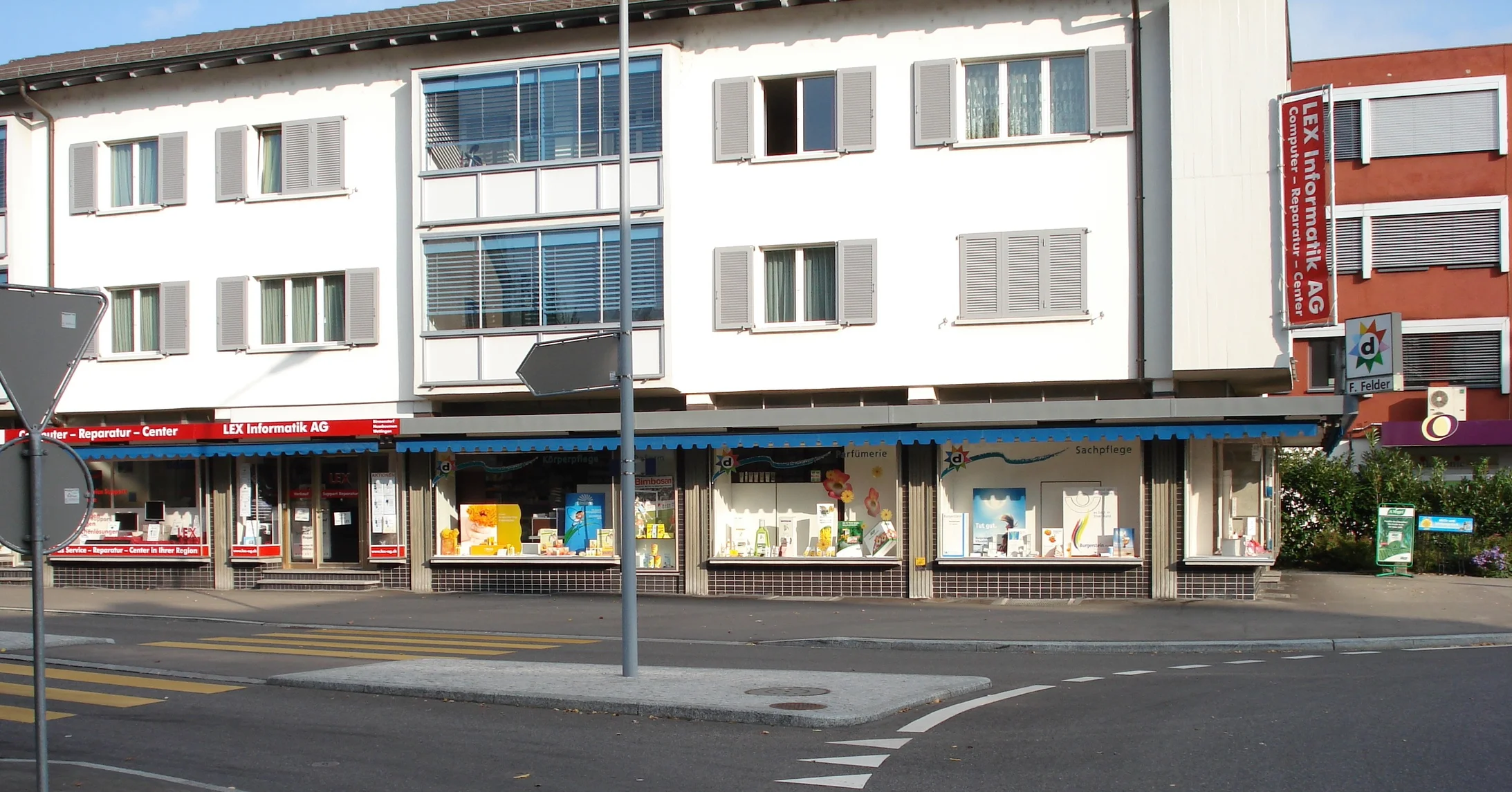 gebaude_vorher_fensterladen