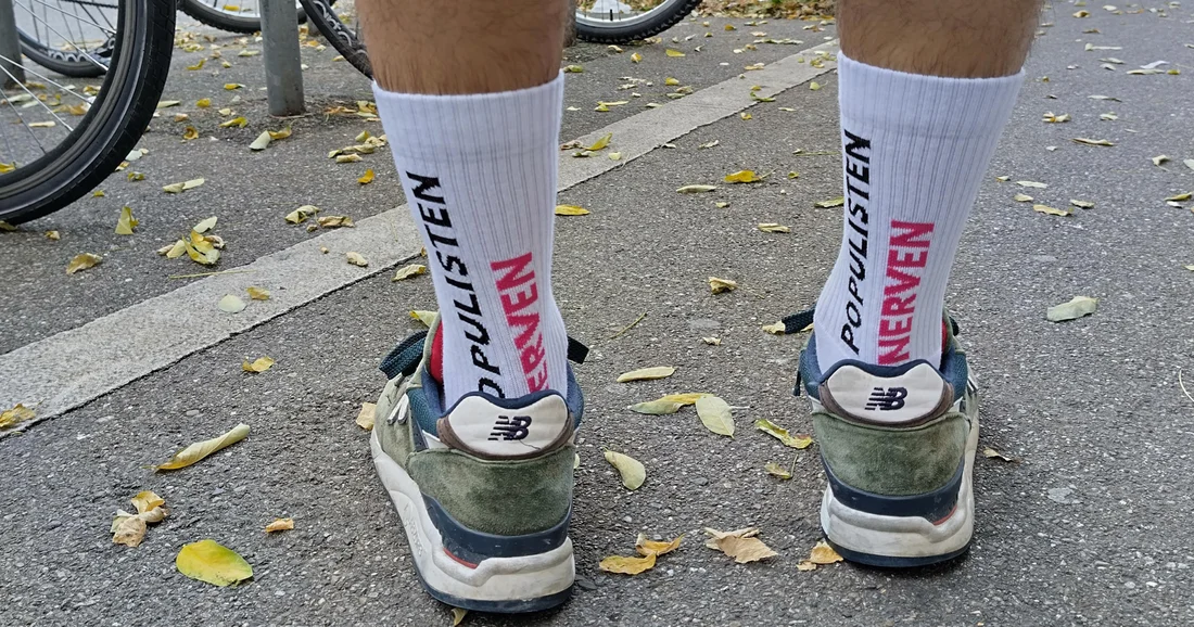 Jubi Socken Populisten Socken Teaser