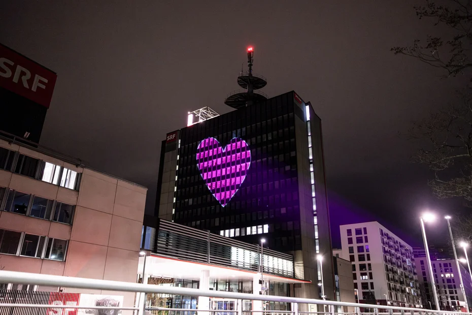 Pinke Herzen auf Medienhäusern, Nein zur Halbierungsinitiative