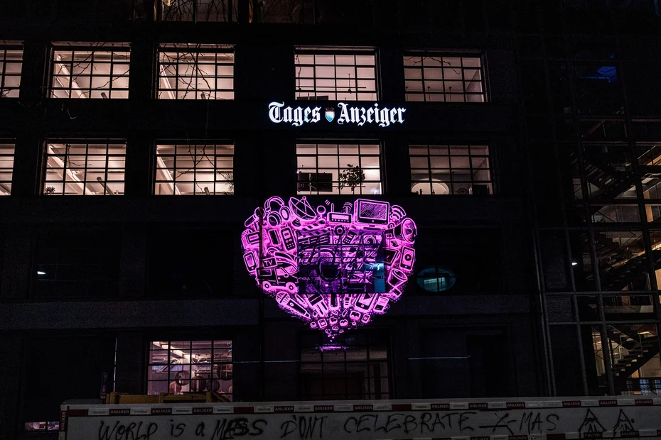 Pinke Herzen auf Medienhäusern, Nein zur Halbierungsinitiative