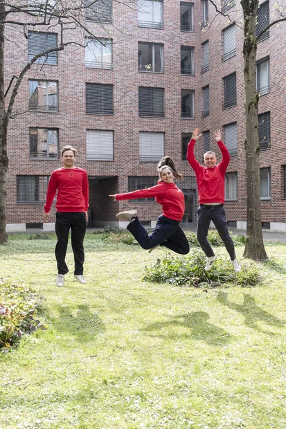 Europa-Pulli springend