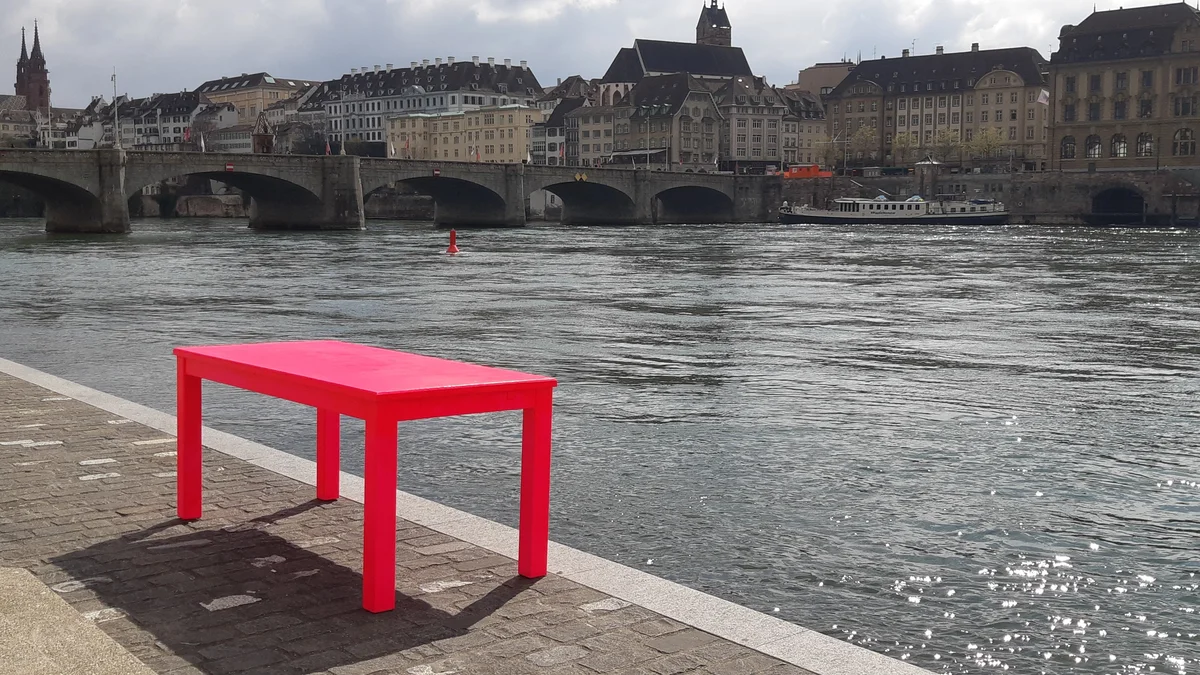Pinker Tisch Basel