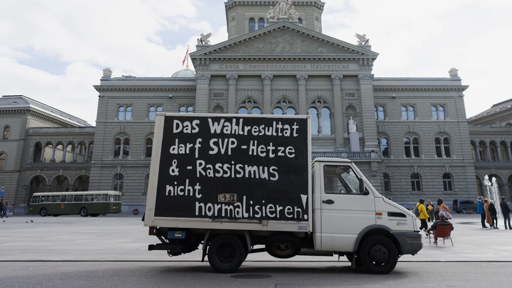 wahlsonntag teaser bus bundeshaus